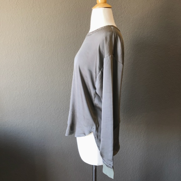 LOFT • Button Back Blouse in Olive Green - Picture 2 of 8
